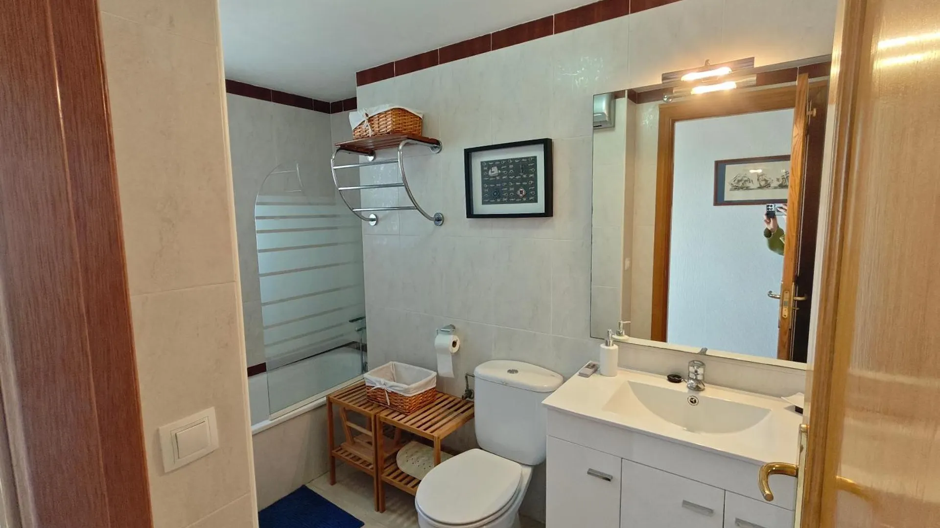Agi Cap Trencat Apartment Roses