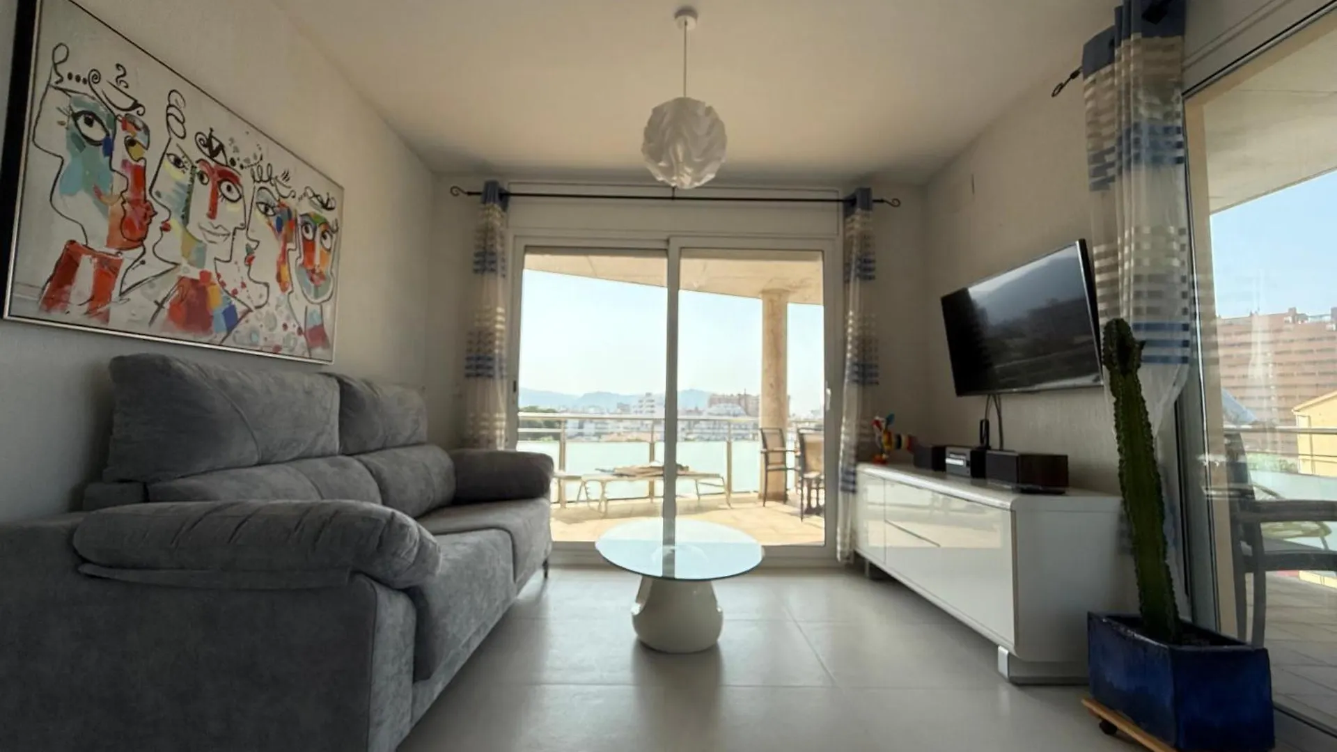 Agi Cap Trencat Apartment Roses
